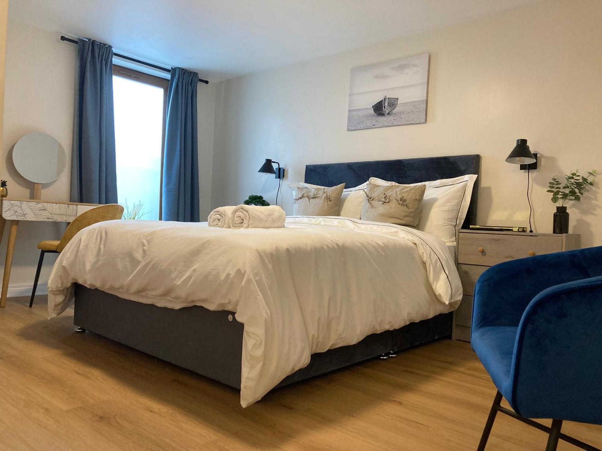 Smart 4K Tvs In All Bedrooms Double Vanity Sink Belfast Eksteriør billede